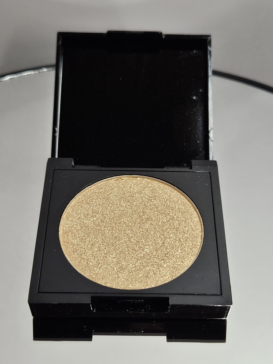 SHAN Other - SHAN Metallic Highlighter In Irma 0.11 Oz